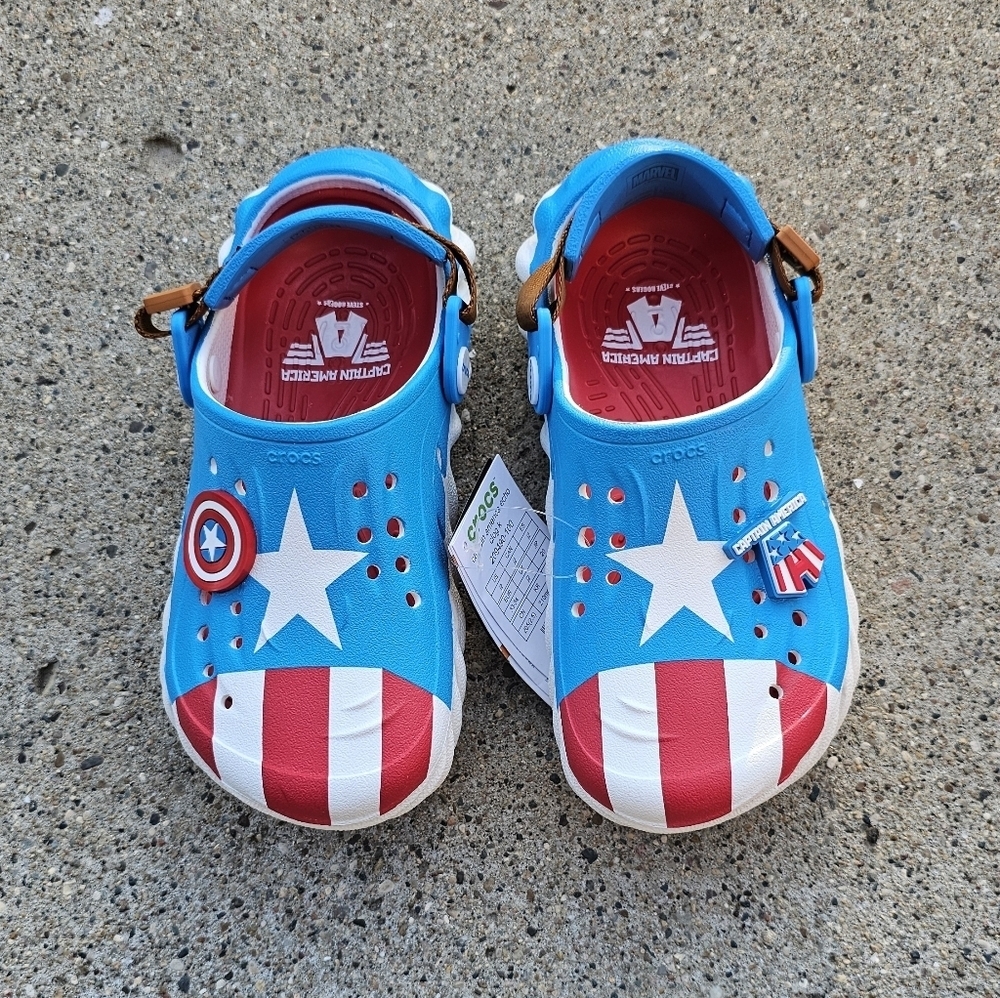 New Crocs Captain America sandals youth boys size J4